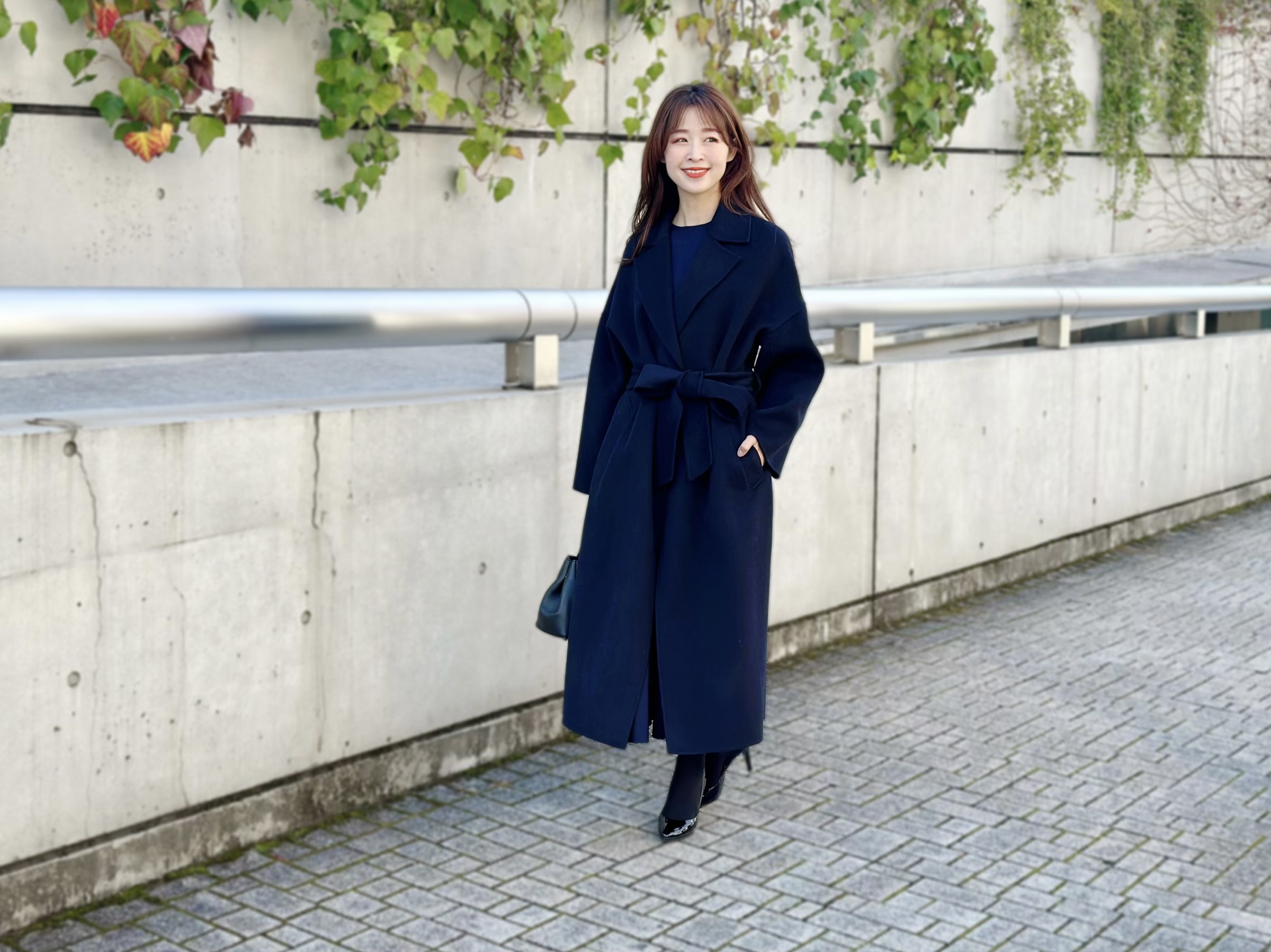 通勤にも学校の送迎にも、普段のお出かけにも、とにかく頼れるネイビー