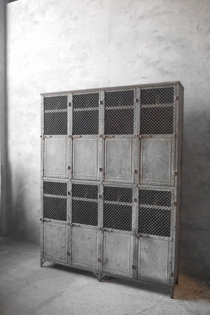 アンティーク インダストリアル 8連メタル製ロッカー