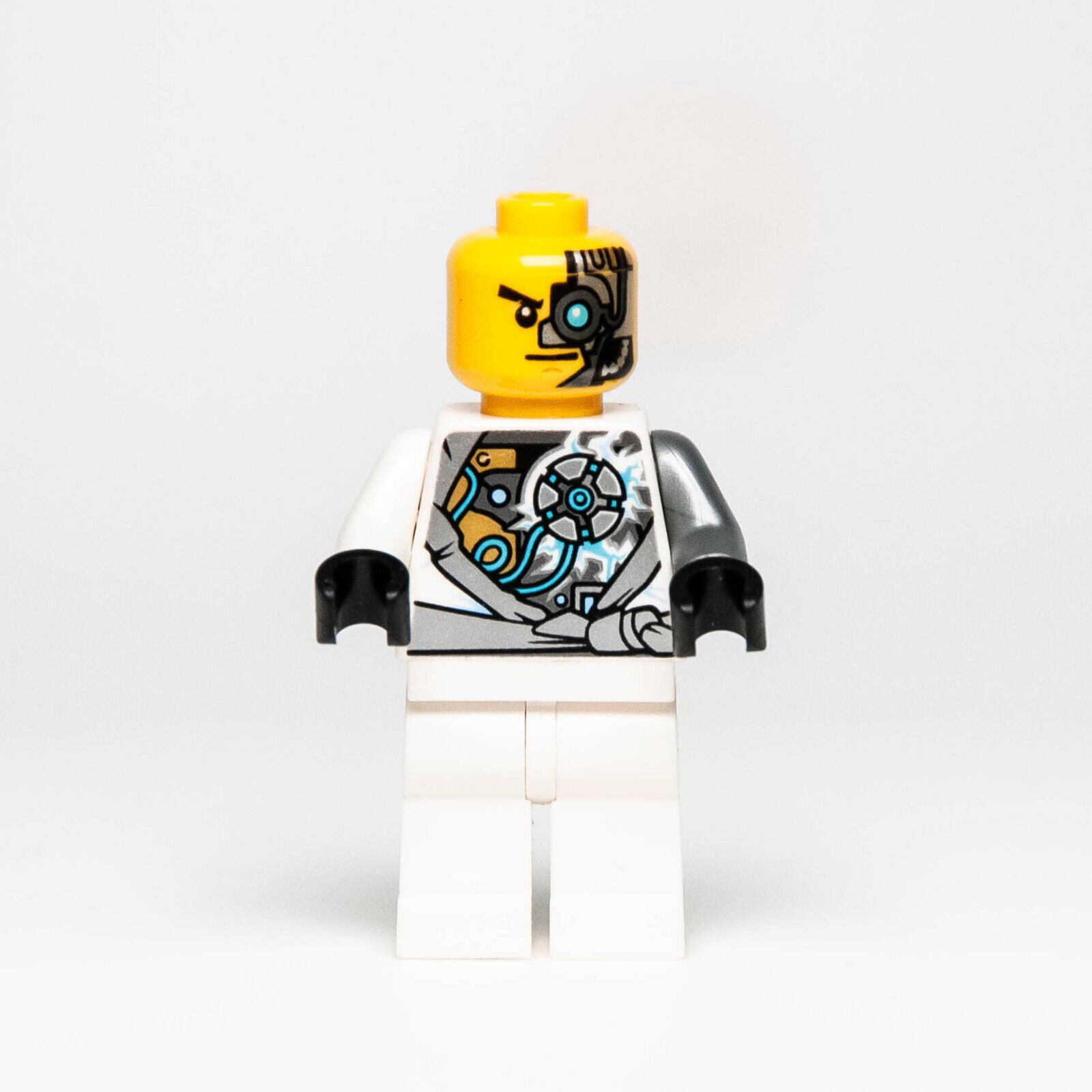 LEGO Ninjago Minifigure: Zane Techno Robe, Rebooted Battle Damage (njo