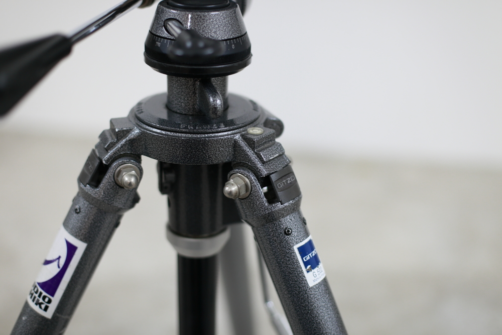 ②大判カメラ用の三脚とはこんな三脚です – Studio Hishiki