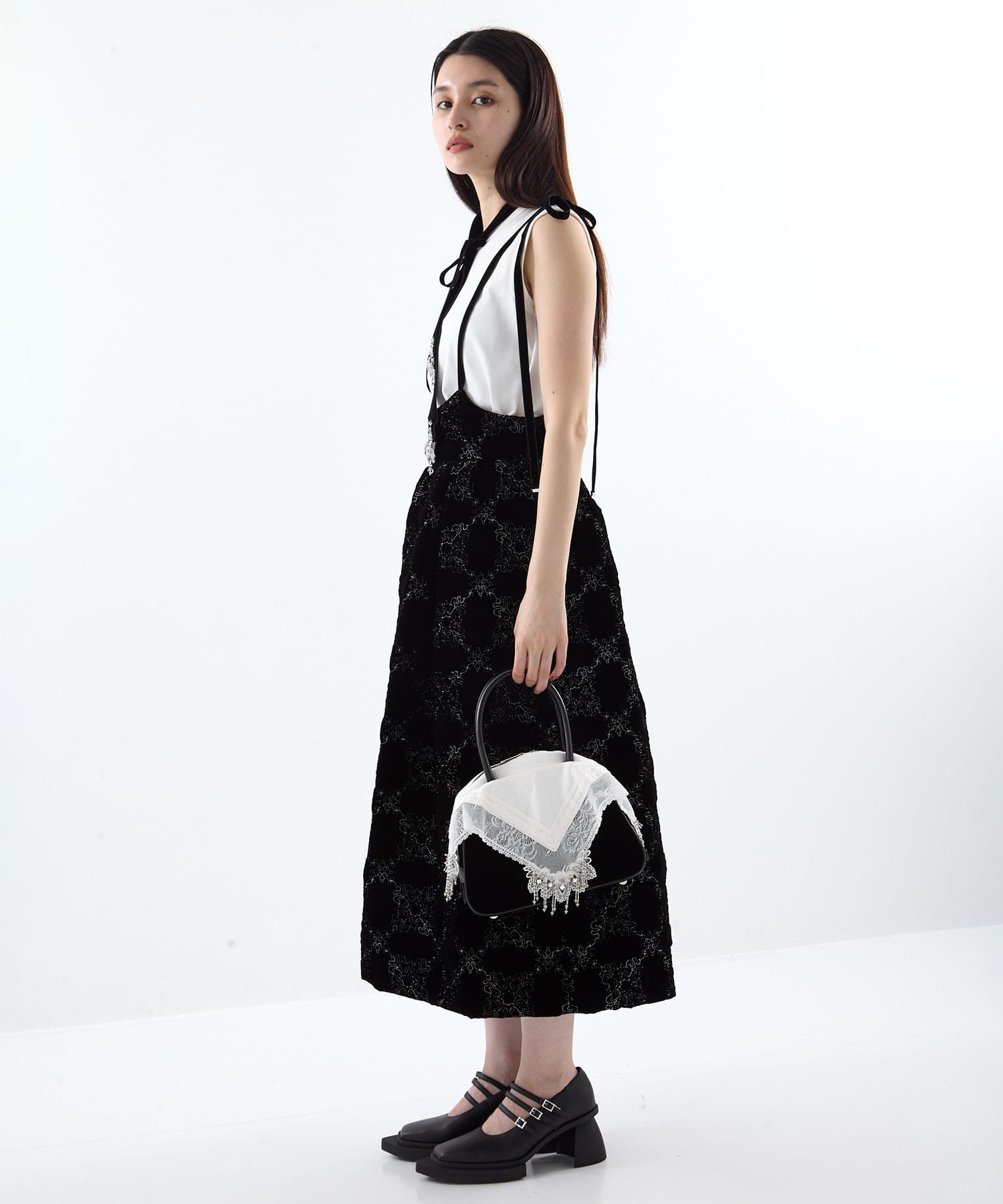 White handkerchief handbag(FREE BLACK): tanakadaisuke: WOMENS