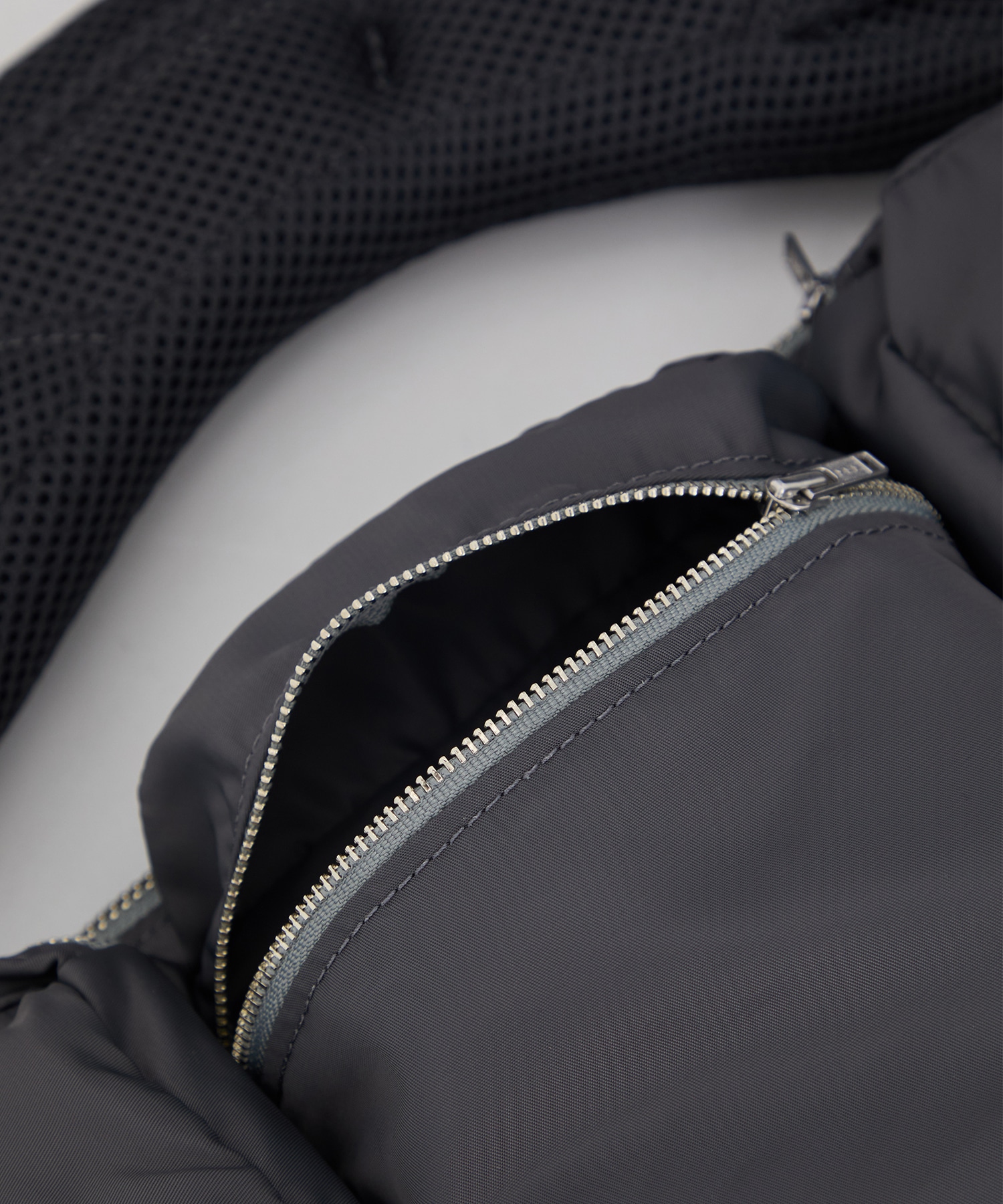 別注7pockets bag(FREE GREY): MIKIOSAKABE: WOMENS｜ STUDIOUS ONLINE