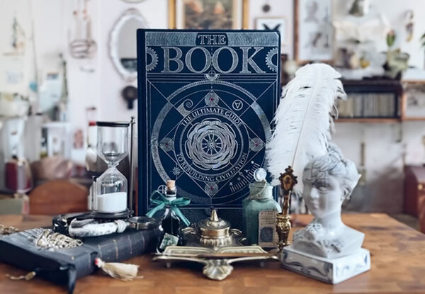 繊細で美しい絵を満載した大人の図鑑『The Book』が日本初登場