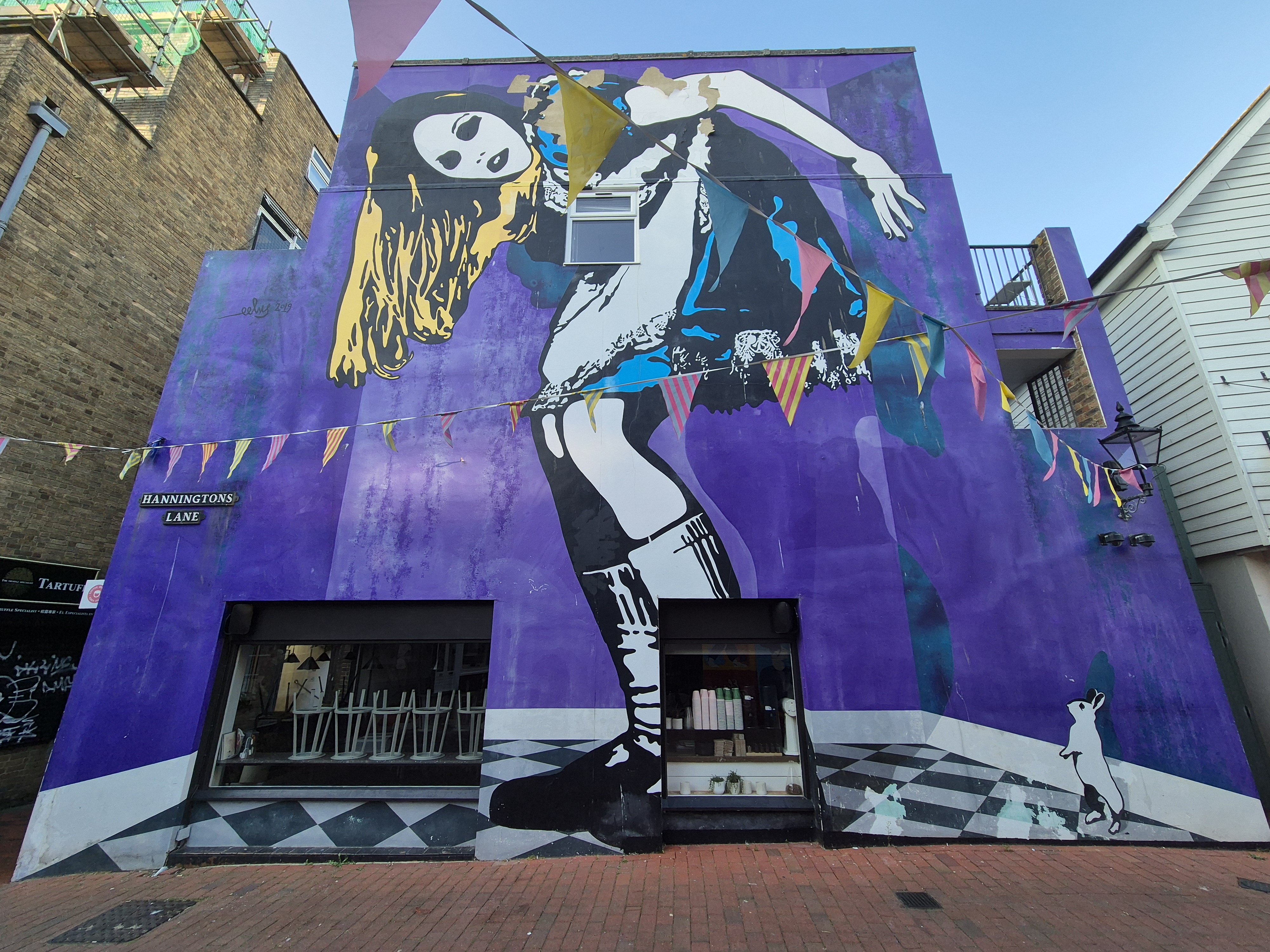 Alice in Wonderland by Eelus - Street Art Cities