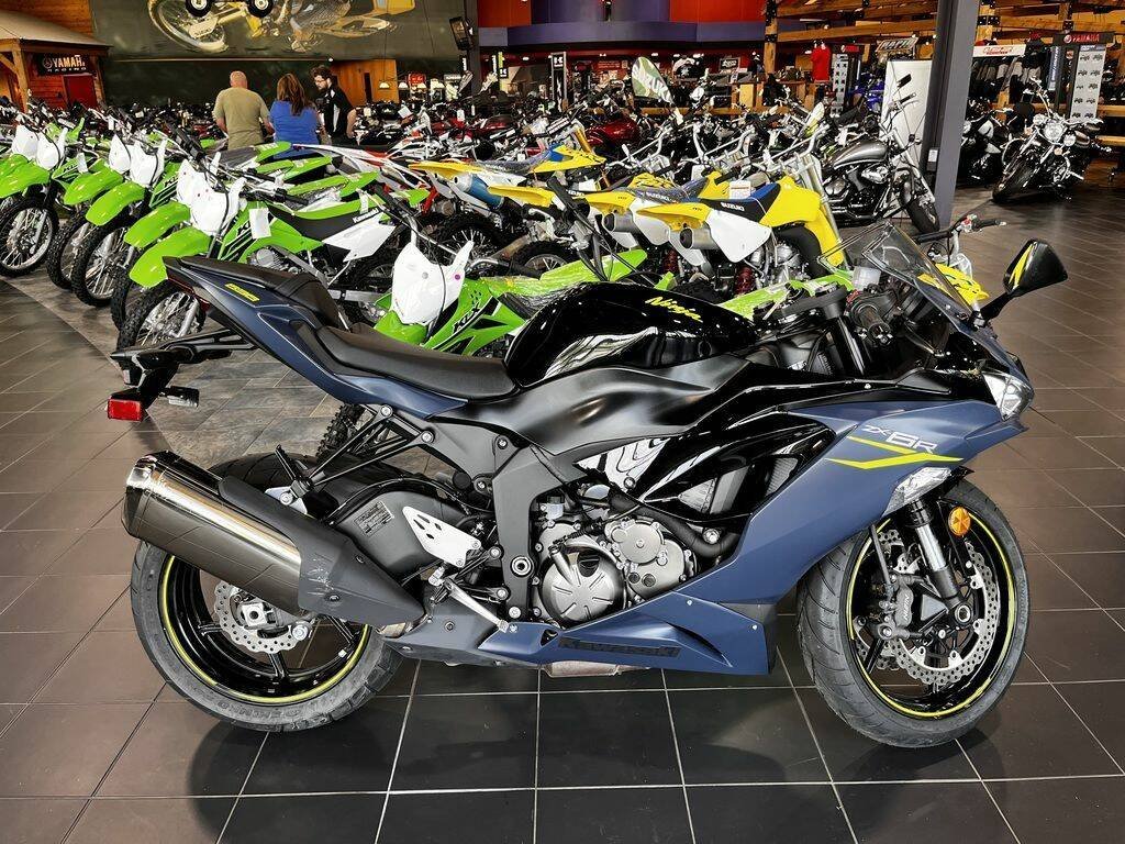 2023 Kawasaki Ninja® ZX -6R Metallic Matte Twilight Blue/Metallic