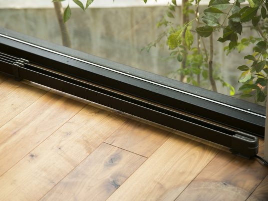 ウィンドーラジエーター 伸縮 120～190cm -窓からの冷気を防ぎ、足元や