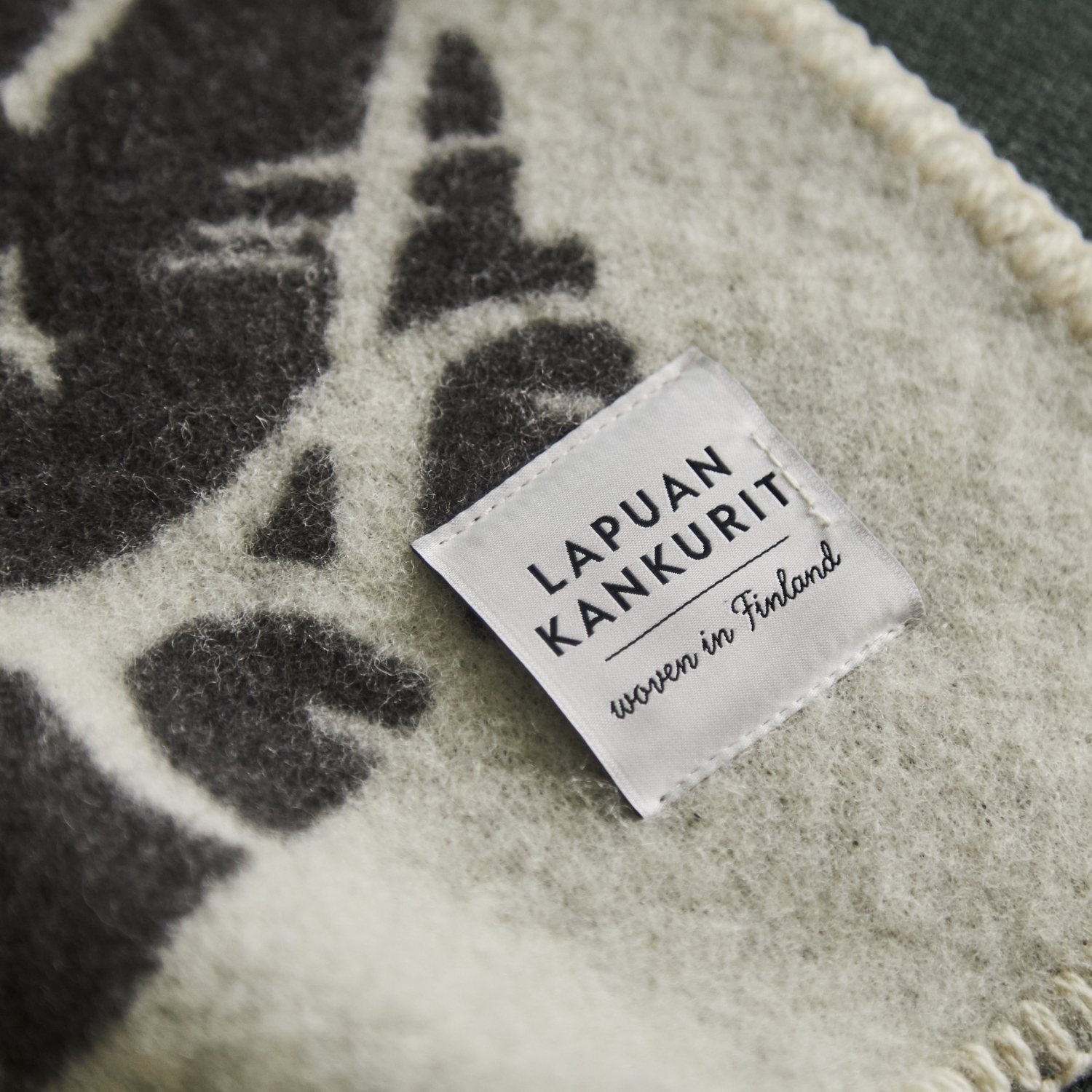 LAPUAN KANKURIT/KISSANPÄIVÄT ウールブランケット 90×130cm -愛らしい