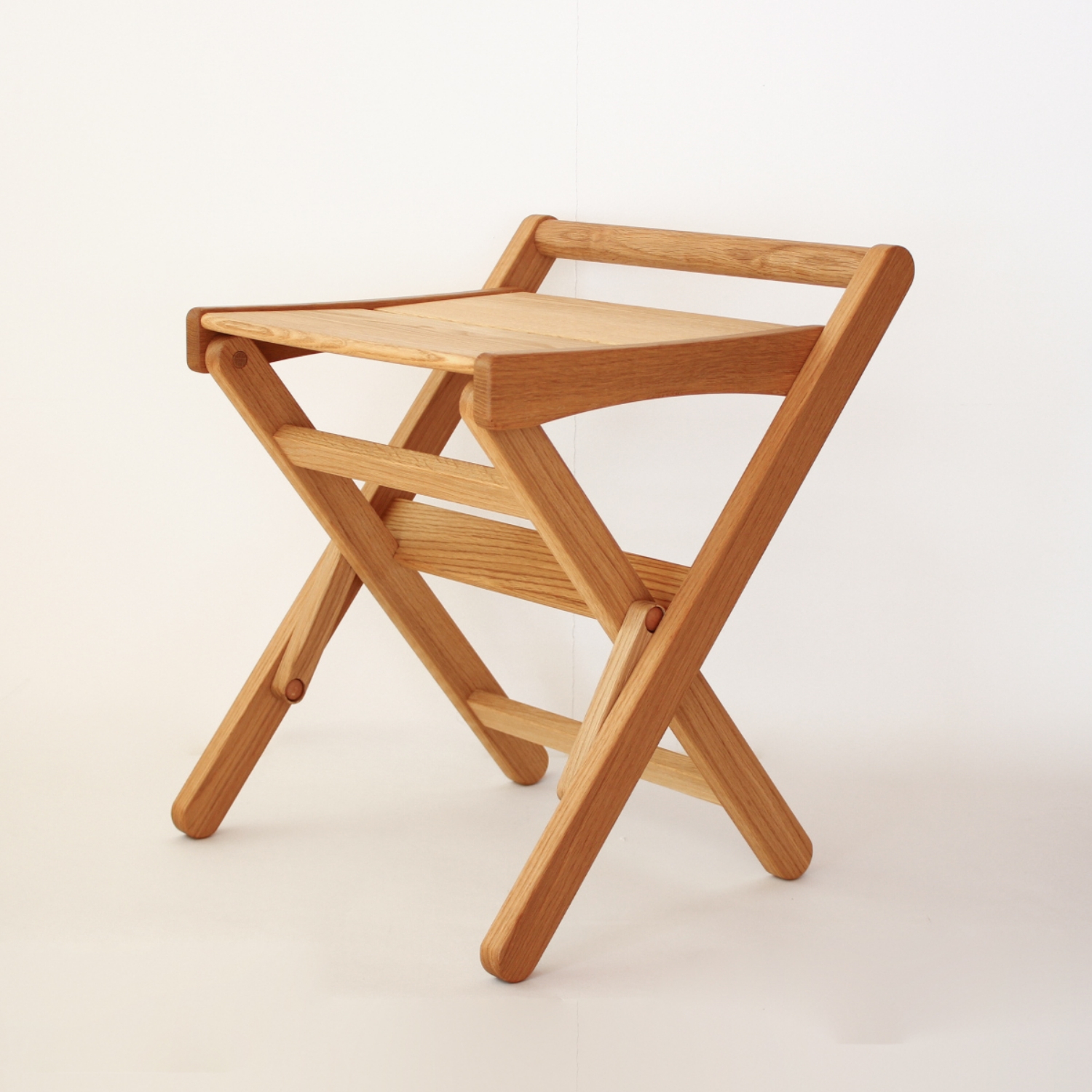 OAK VILLAGE/折りたたみスツール -いつも必要に応えてくれる無垢材の