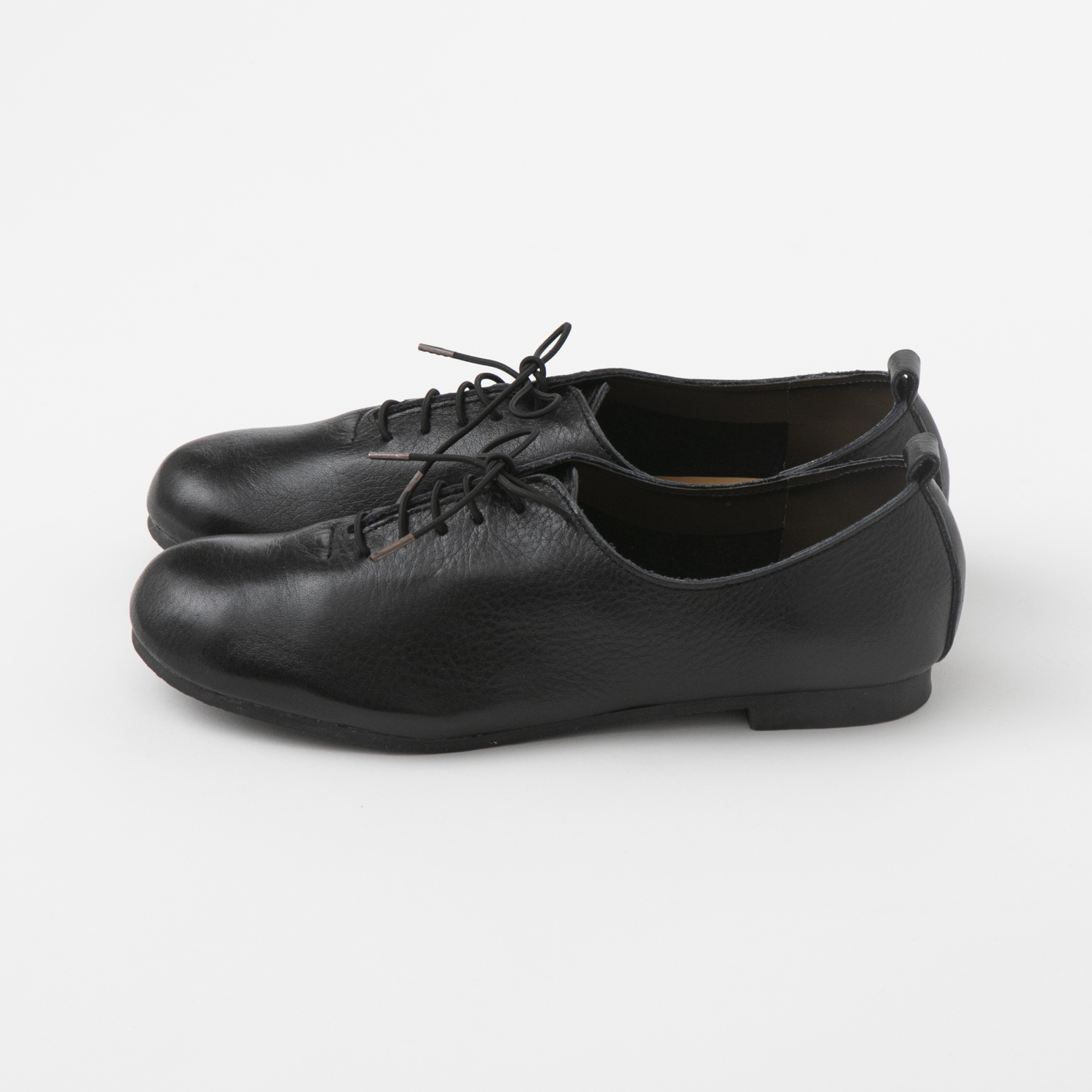 anbai/撥水ソフトレザーのレースアップシューズ -気兼ねなく履けて疲れ