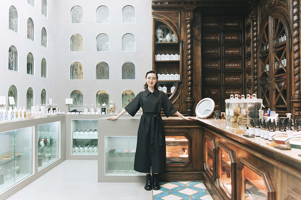 家具を買う、家具と暮らす〜Vol.18毎日の身支度も、素敵なものに囲ま