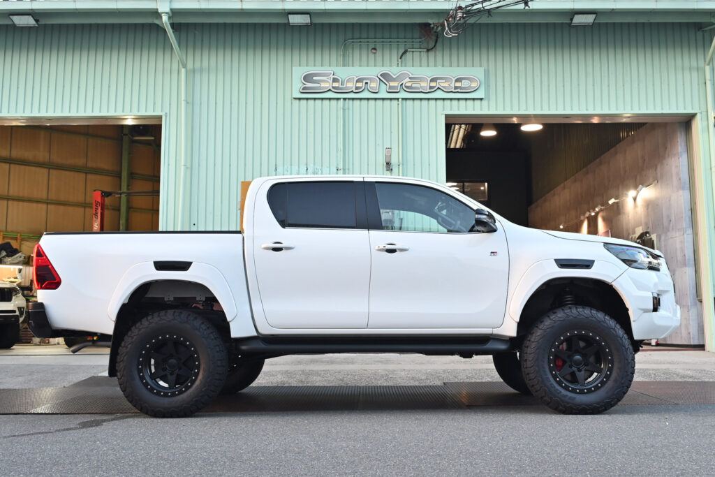 ハイラックスのボディリフト実現 | サンヤード コンプリートカー専門店