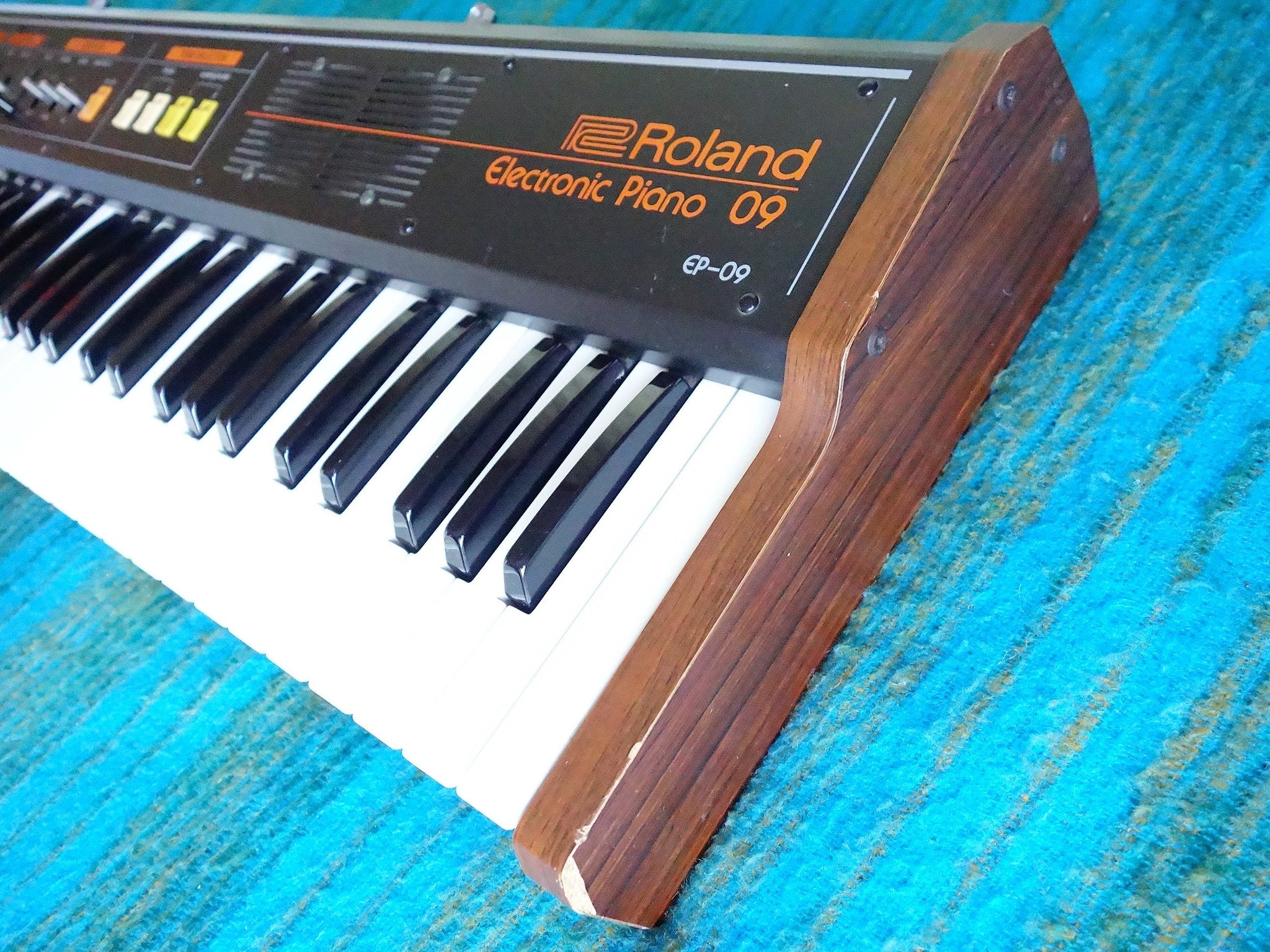 Roland EP-09 Electronic Piano - Early 80's Analog Synthesizer