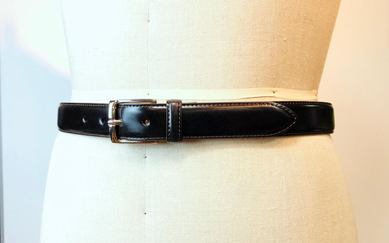 使い始めからウエストになじんでお腹周りがスッキリと見える曲線状の