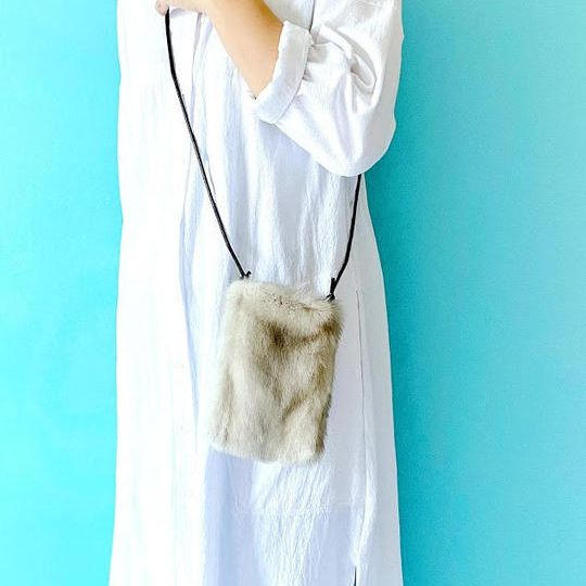 最終追加】サファイアミンク スマホ ポシェット - (過去の過剰生産