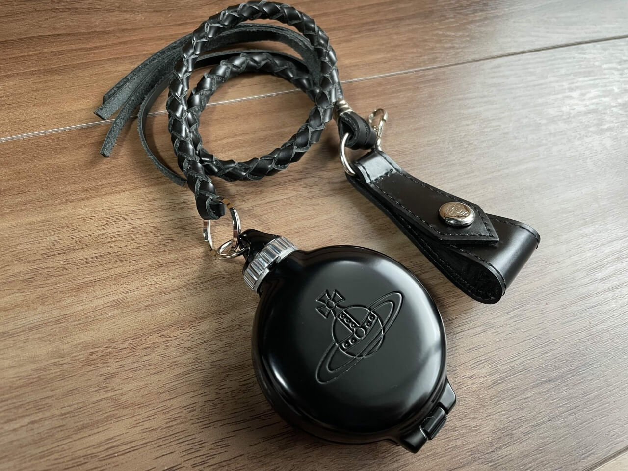 ヴィヴィアンの携帯灰皿をネックレスにカスタム！？ハイセンスな使い方