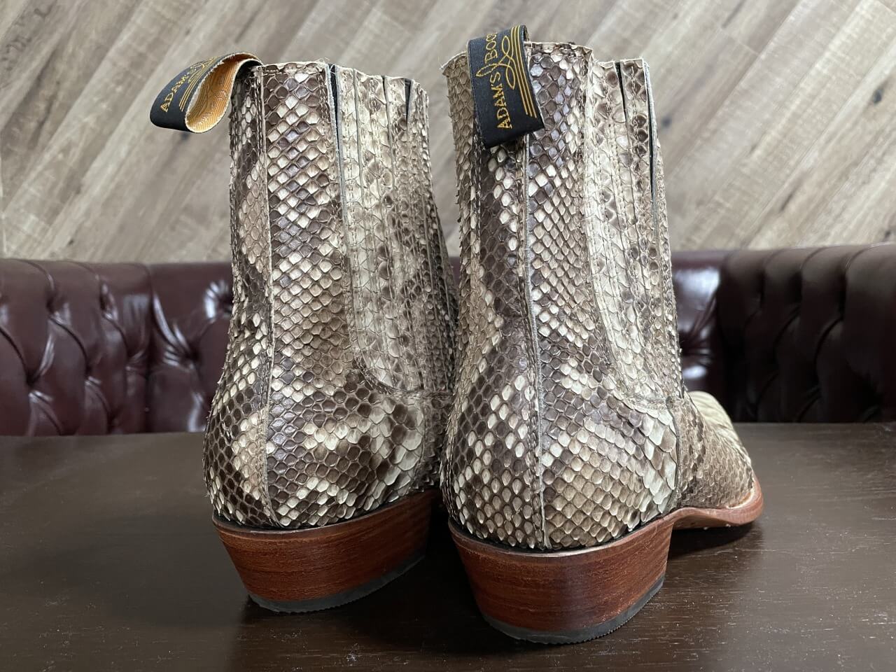 メンズパイソン（蛇革）ブーツを紹介！ロング、ショート別/コーデ画像