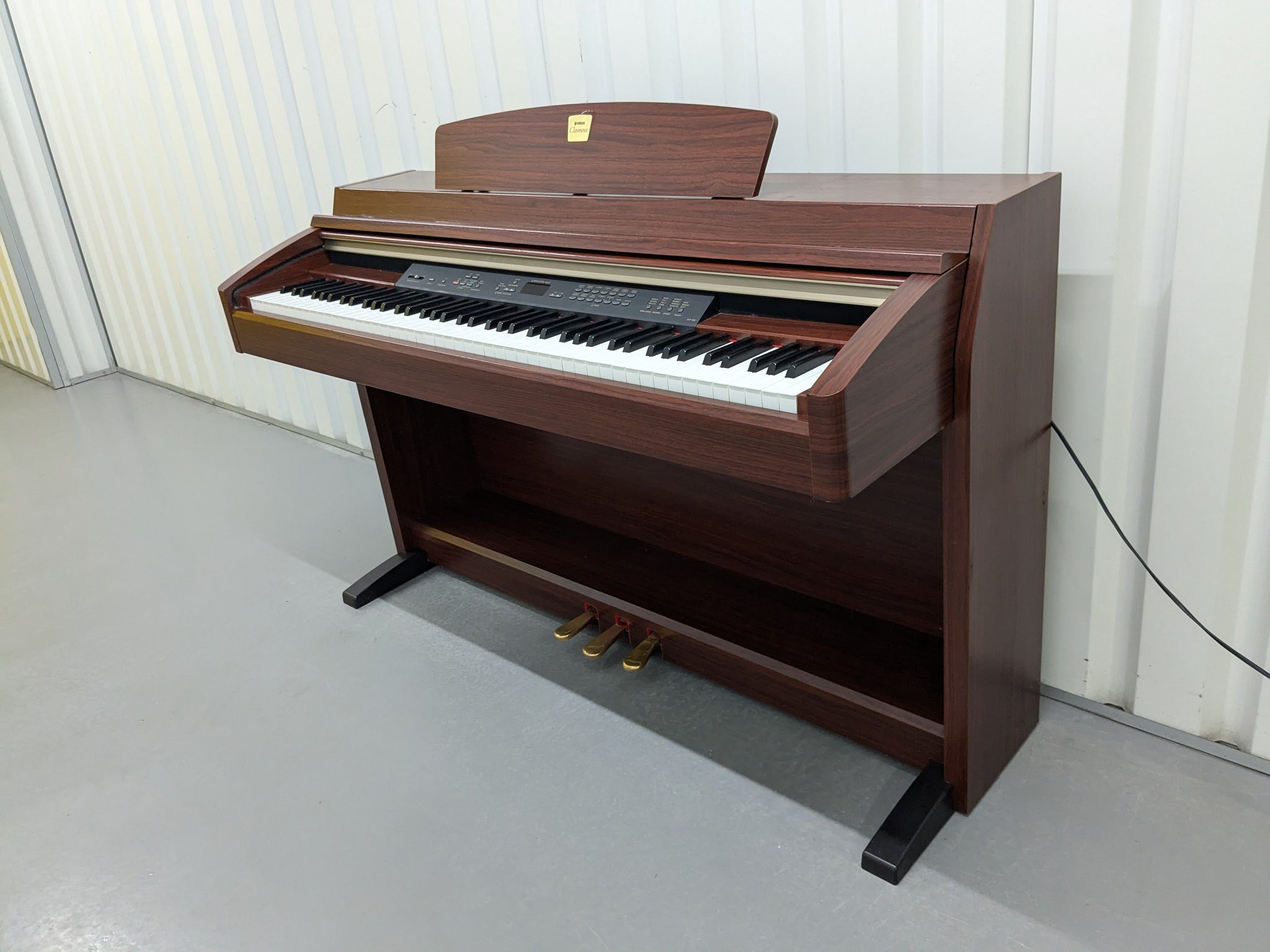 Yamaha Clavinova CLP-230 Digital Piano in mahogany finish stock nr