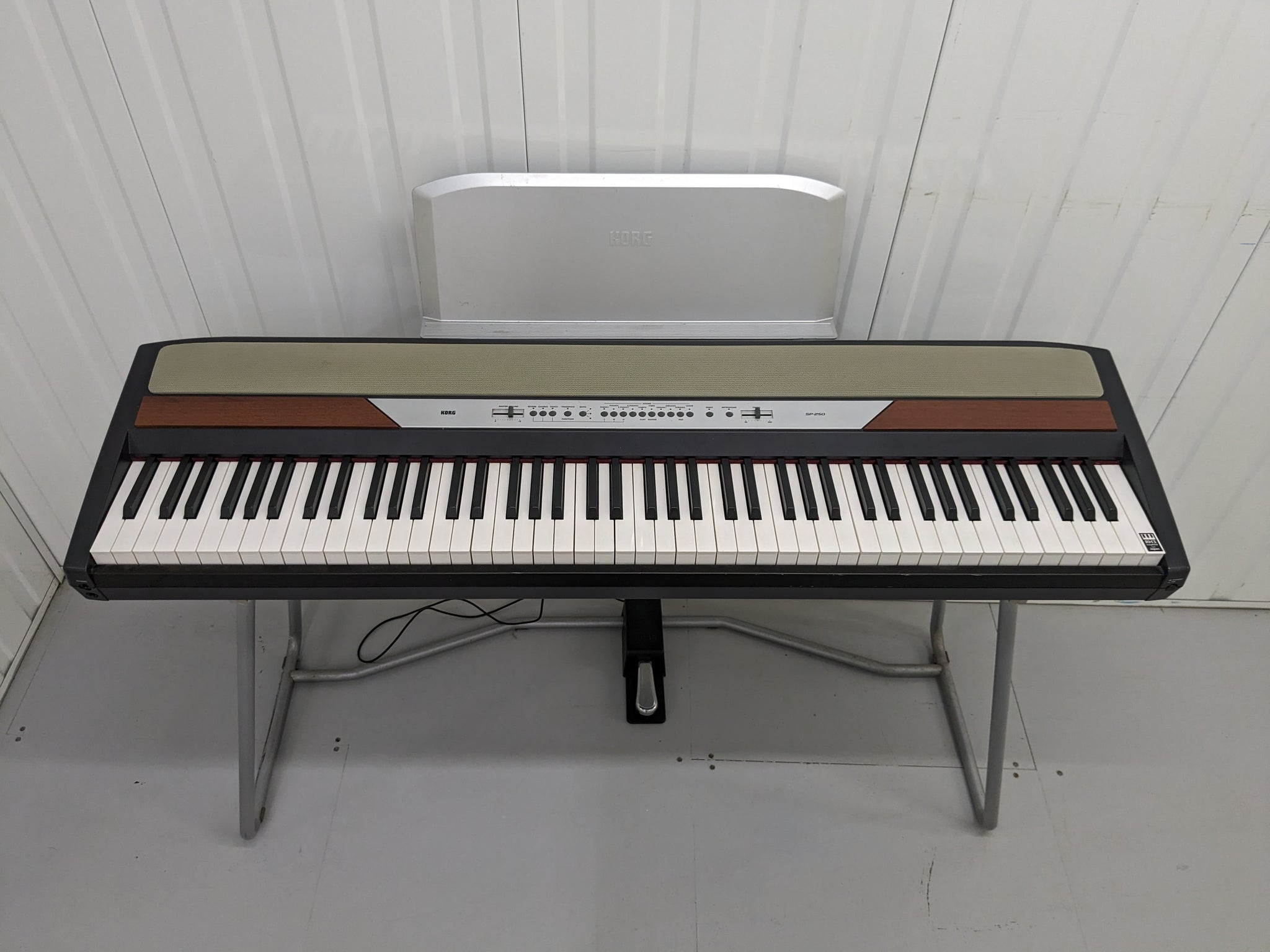 KORG SP-250 88 Key professional Piano with stand and sustain pedal