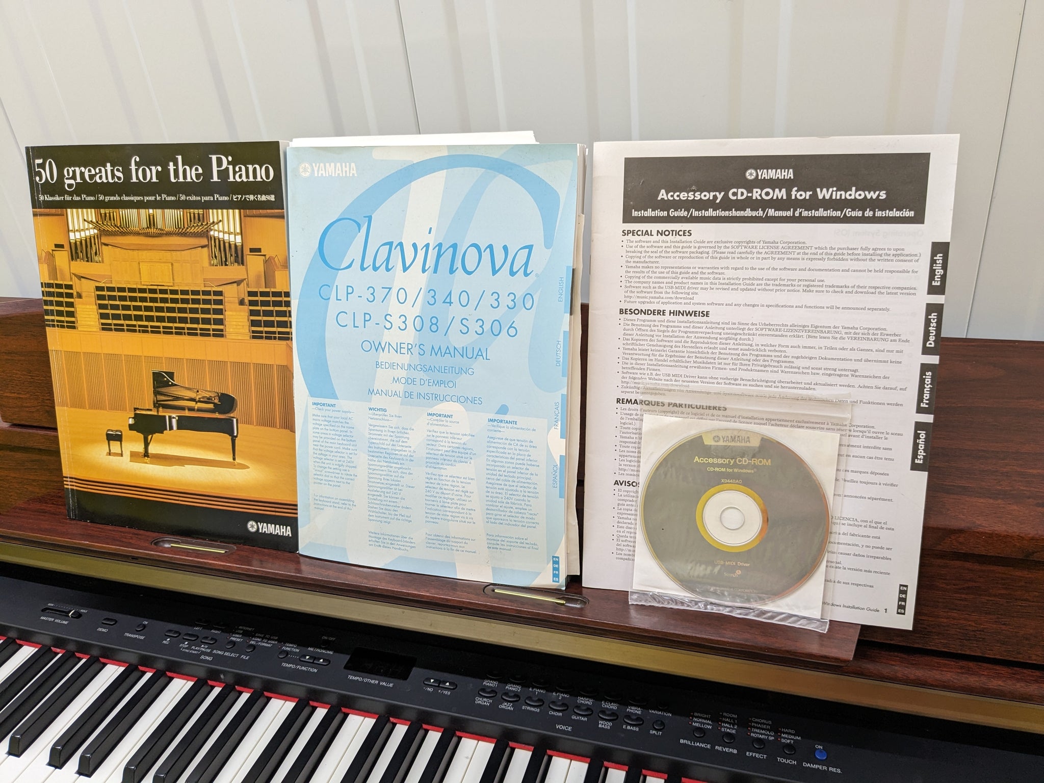 Yamaha Clavinova CLP-340 Digital Piano in mahogany finish stock