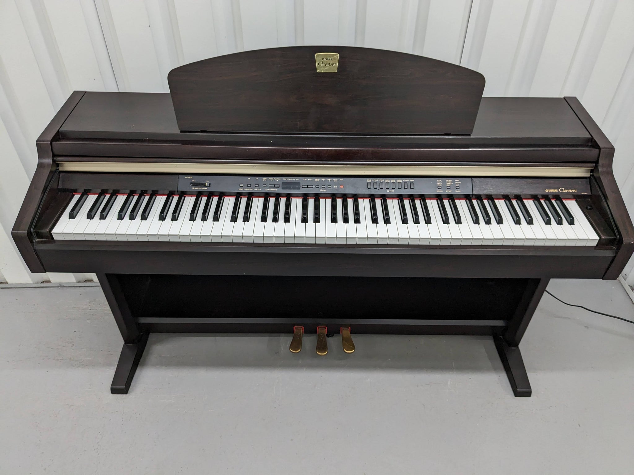 Yamaha Clavinova CLP-930 Digital Piano in dark rosewood stock