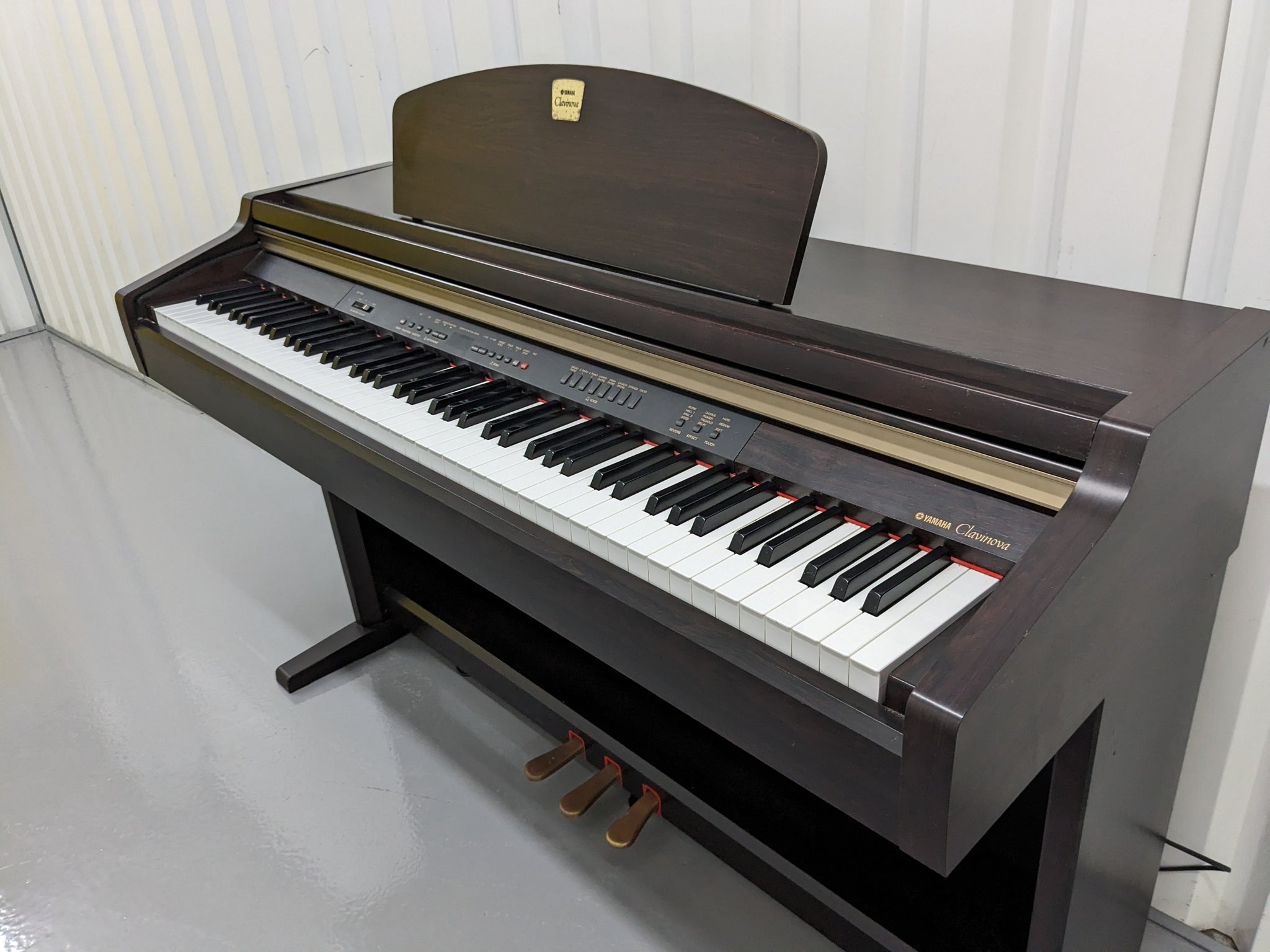 Yamaha Clavinova CLP-930 Digital Piano in dark rosewood stock