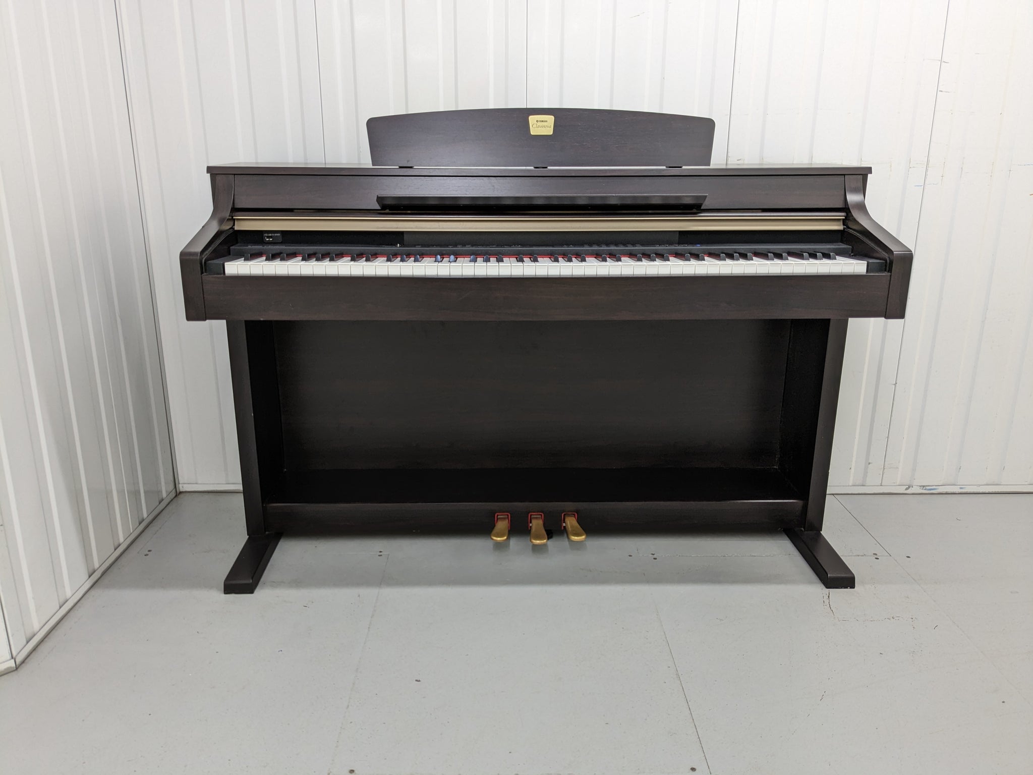 Yamaha Clavinova CLP-330 Digital Piano in dark rosewood finish