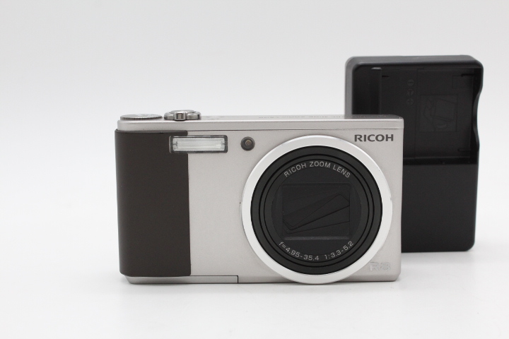 RICOH R8 デジタルカメラ シルバー ケース付 RICOH 工場 コンパクト