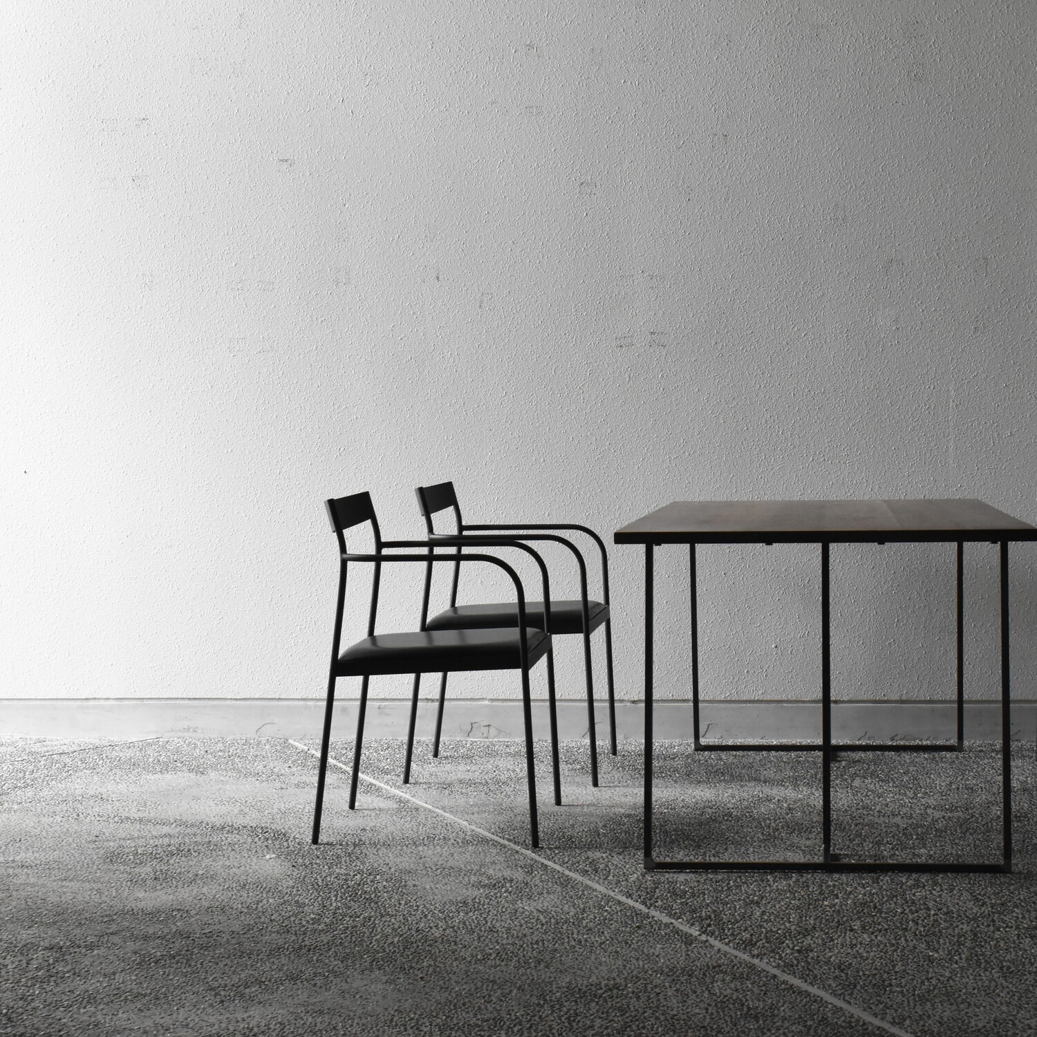 PFアームチェア BLACK | SUGIYAMA | Japanese Minimalist Solid Iron