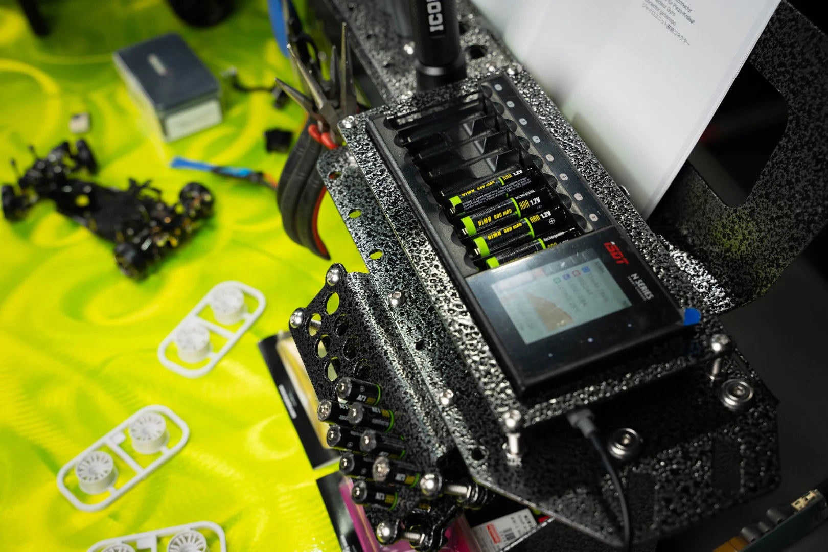 Field Bench - 1/28 Scale RC Pit Workstation for Kyosho Mini Z and