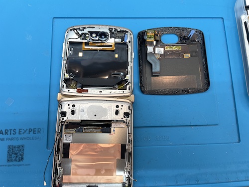 Motorola razr 5Gバッテリー交換は名古屋今池店へ | iPhone修理ダイワ