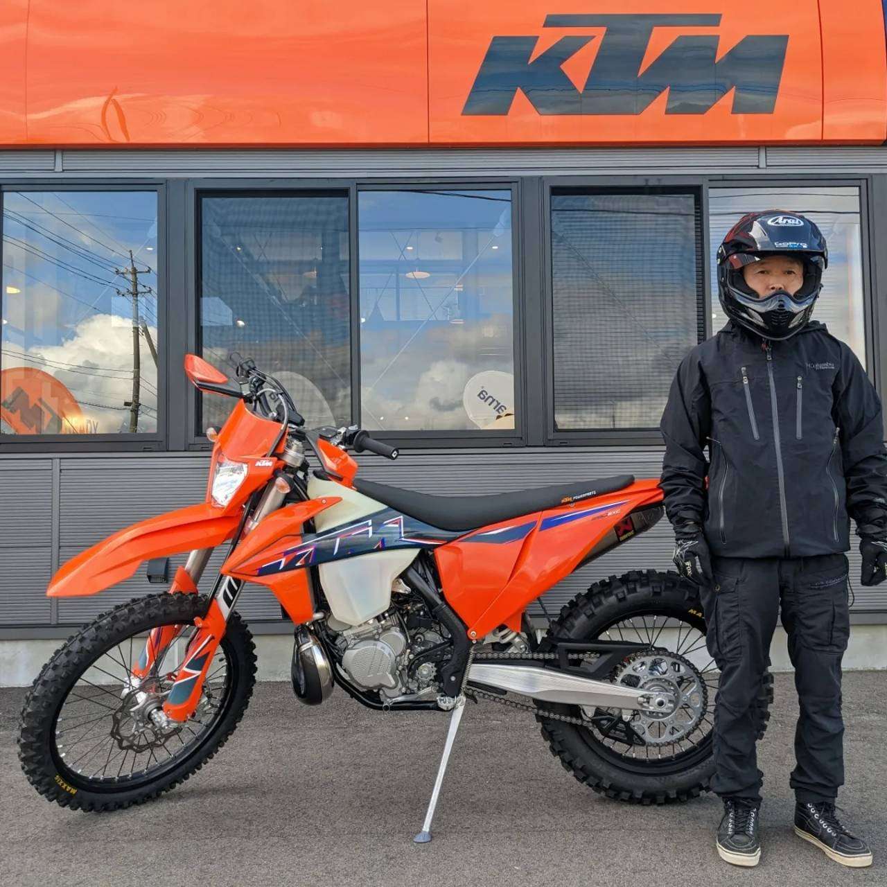KTM 250 EXC TPI 2022ご納車！ローダウン・アクラポビッチマフラー