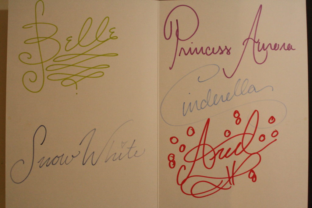 ディズニー キャラクター サイン集】～コレクションを紹介、定番から