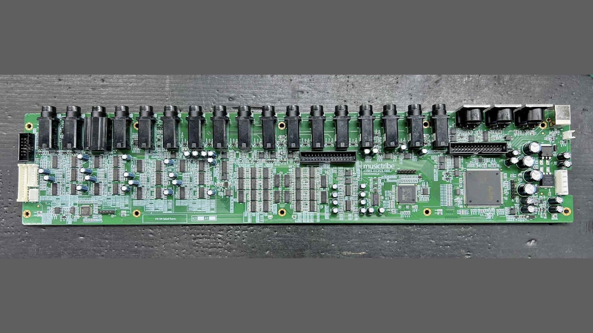 Behringer Wave, a clone of the PPG Wave hybrid Synthesizer is