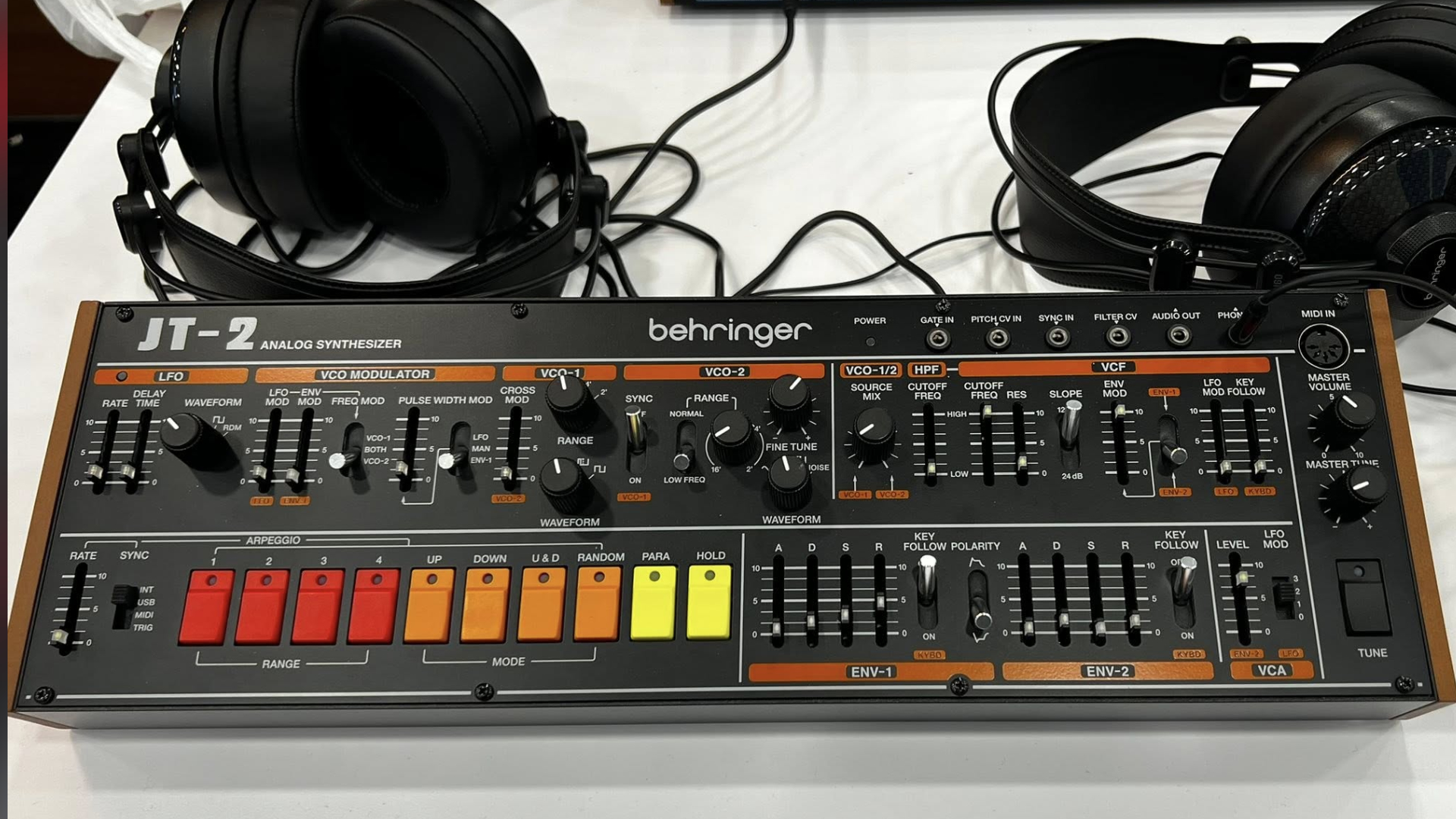 Behringer JT-2, a Jupiter-8-style paraphonic analog Synthesizer